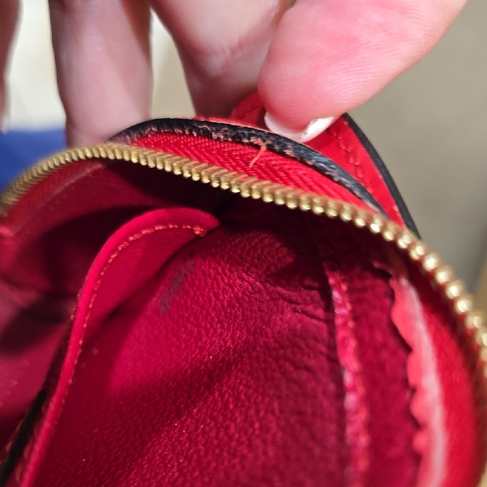 * Like New * Louis Vuitton Epi Dauphine PM Clutch - Picture 7 of 9